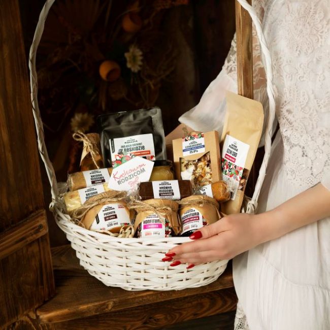 Kosz Prezentowy Kochanym Rodzicom na życzenie Klienta 